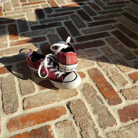 Red Chuck Taylor Converse size 6 - Picture 1 of 3